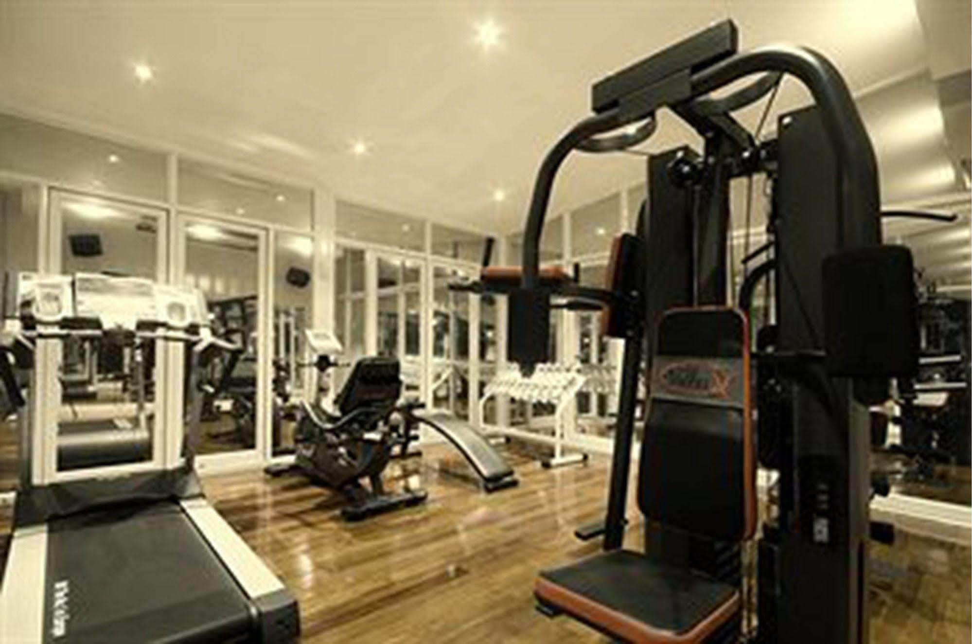 Rongratana Executive Residence Banguecoque Exterior foto